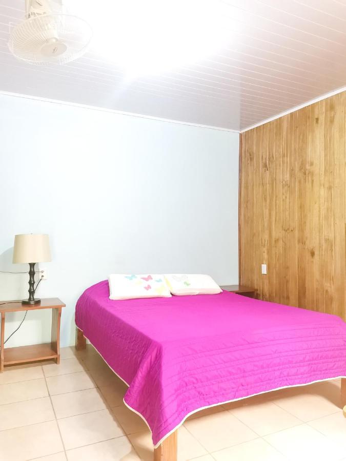 Casita Happy Feet And Tours Corcovado Hotell Drakes Bay Exteriör bild
