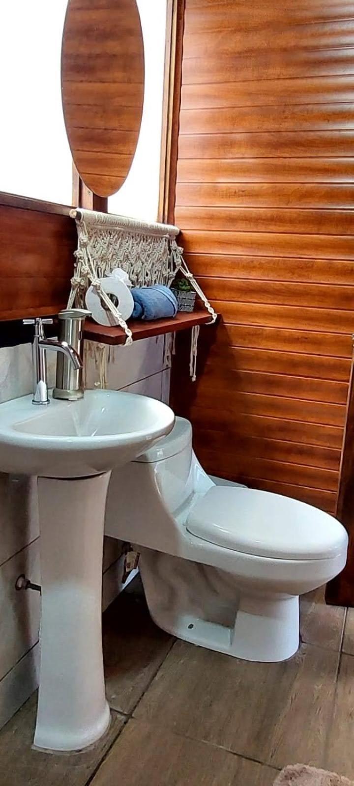 Casita Happy Feet And Tours Corcovado Hotell Drakes Bay Exteriör bild