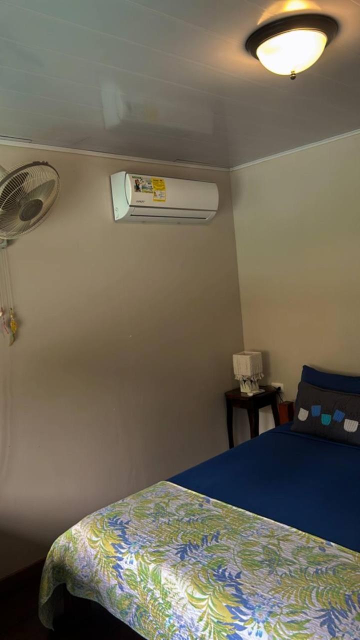 Casita Happy Feet And Tours Corcovado Hotell Drakes Bay Exteriör bild
